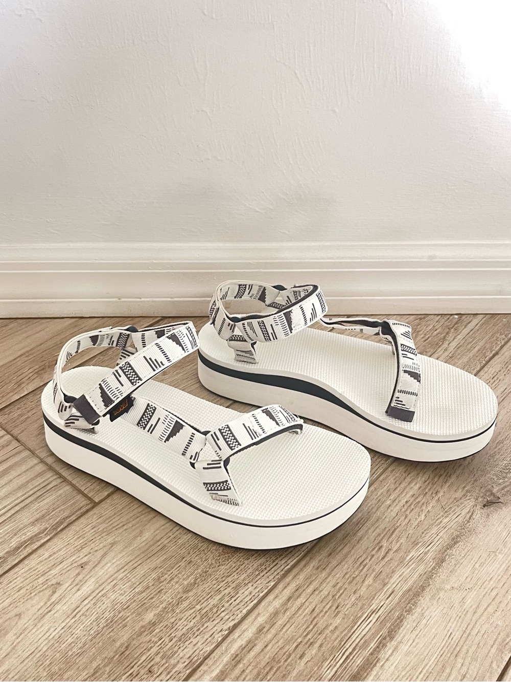 TEVA Flatform Universal Chara Sandals Bright White Gray 1008844